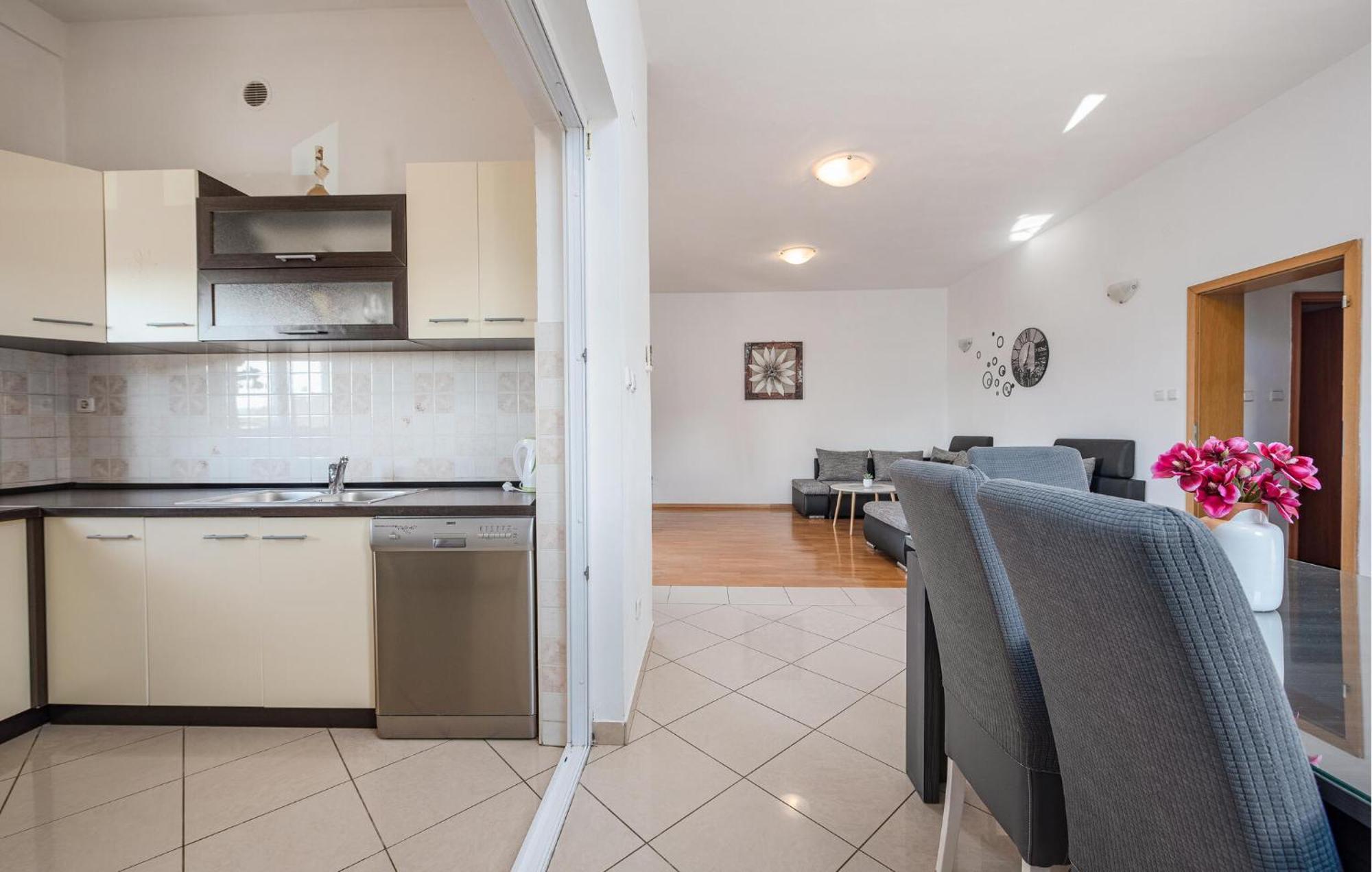 Beautiful Apartment In Maslenica With Kitchen Eksteriør billede