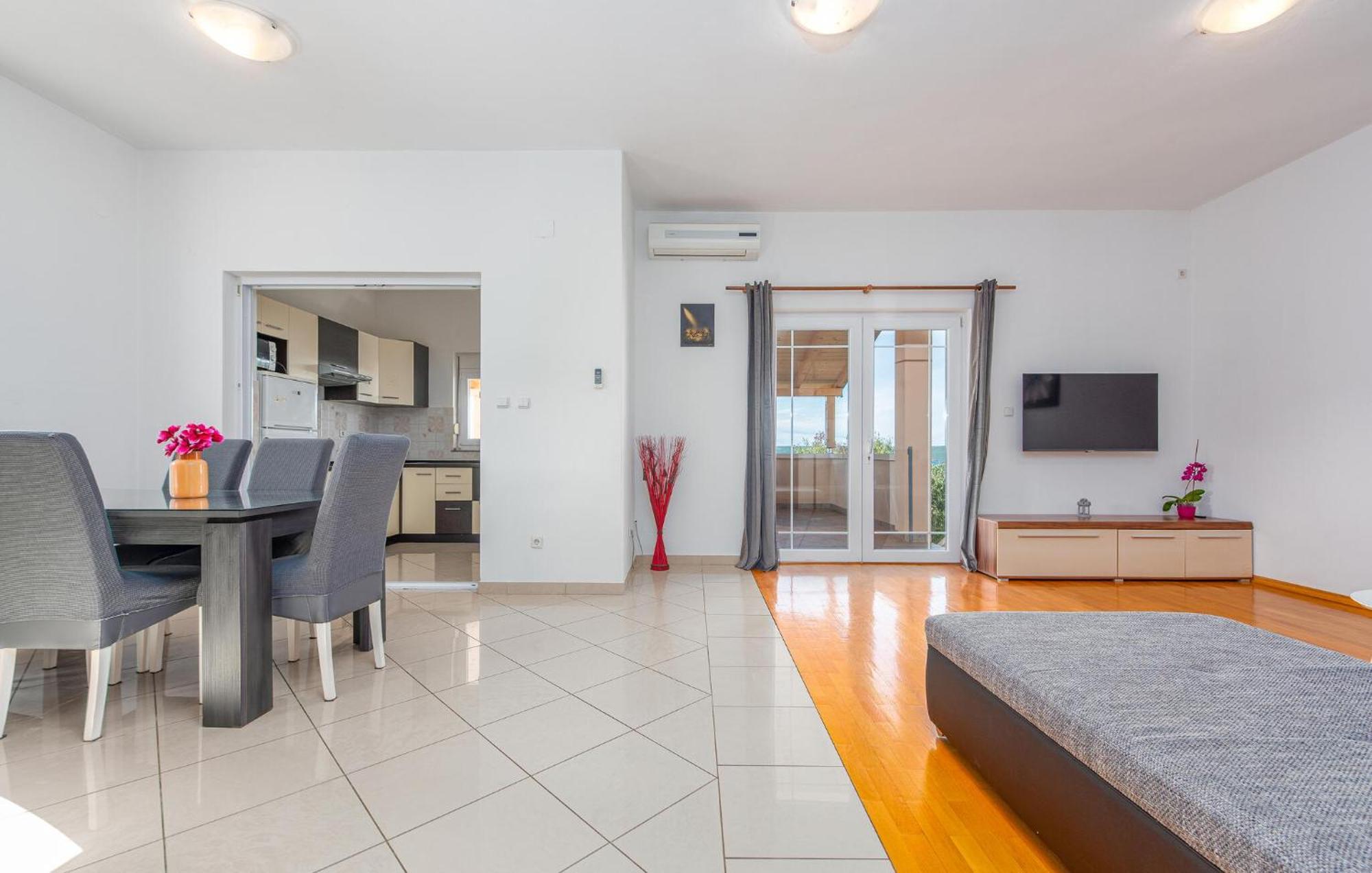 Beautiful Apartment In Maslenica With Kitchen Eksteriør billede